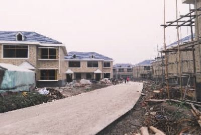 建設(shè)中的江洲墟場(chǎng)安置小區(qū)。